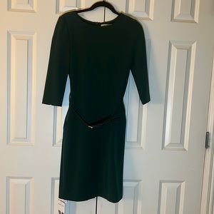 Flattering hunter green 3/4 sleeve with front pockets MM. Lafleur dress.